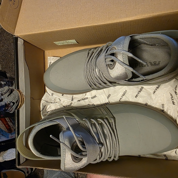 Supra Skytop 5 Gray and Silver Sneakers - Picture 4 of 4